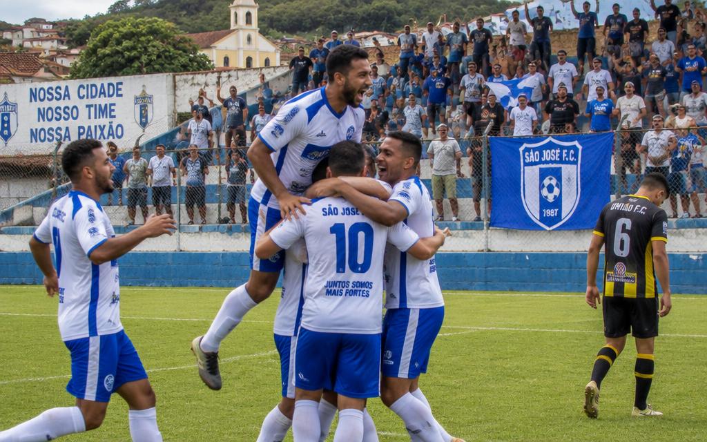 Time local vence clássico regional e assume liderança do amador